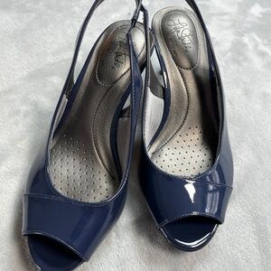 Life Stride Soft System Open Toe Slingback Sandal 7.5 W Wide Faux Patent Blue